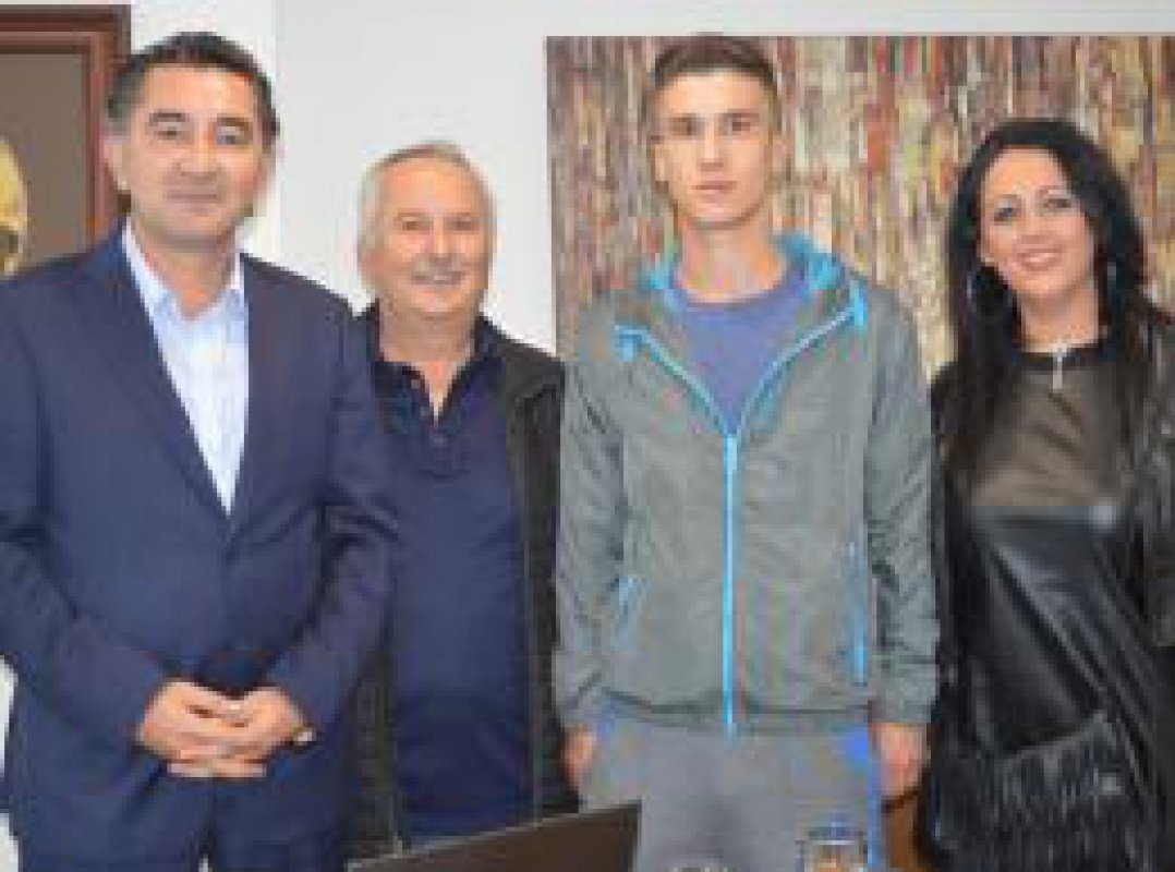 Şampiyon Adayına Sponsor Desteği Şampiyon Adayına Sponsor Desteği